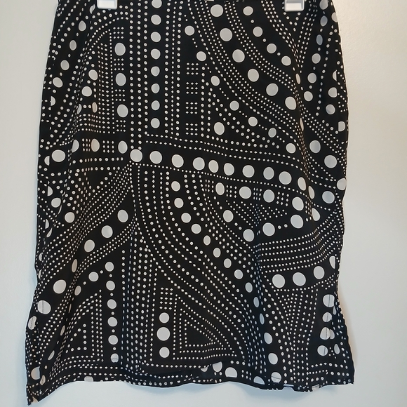Xhilaration Dresses & Skirts - Xhilaration Black‎ and White Geometric Pencil Skirt